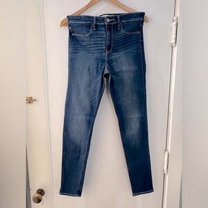Hollister high rise super skinny jeans, 7R, 28W , Medium wash, zipper fly